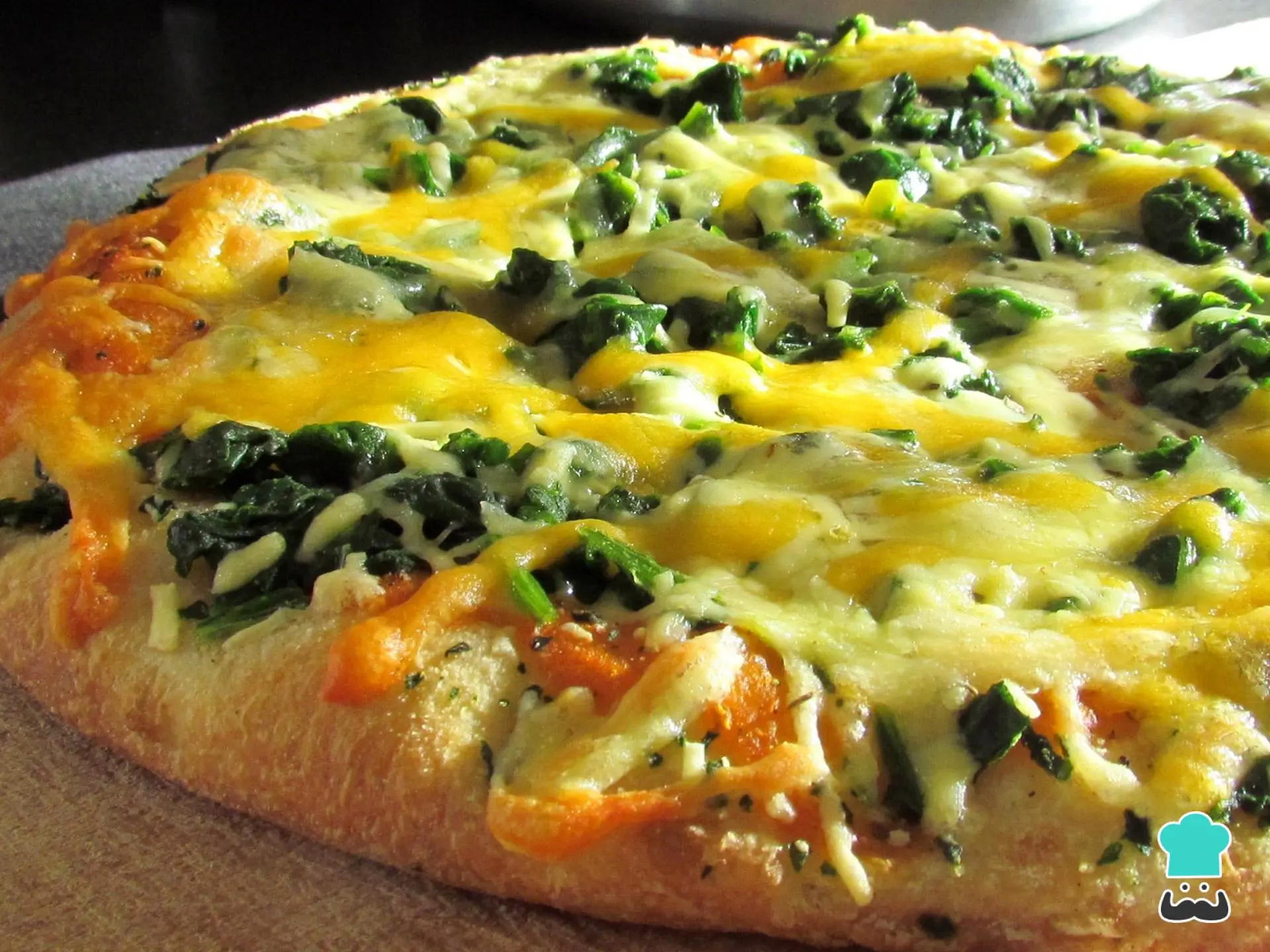 Pizza con base de coliflor y espinacas