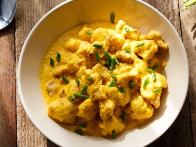 Pollo marinado en yogur, cúrcuma y limón