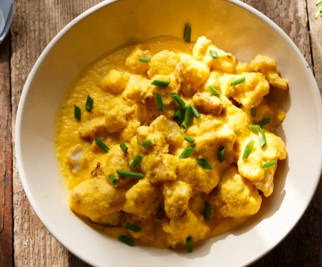 Pollo marinado en yogur, cúrcuma y limón
