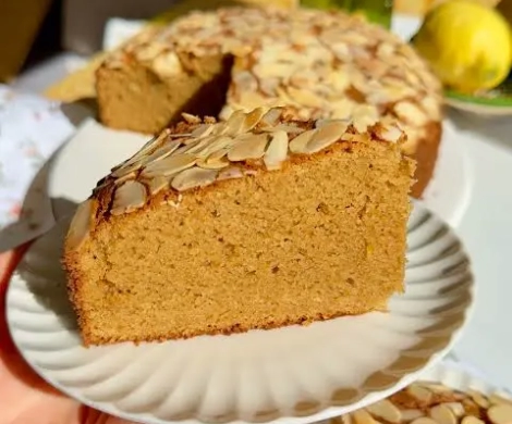 Torta húmeda de limón y almendras