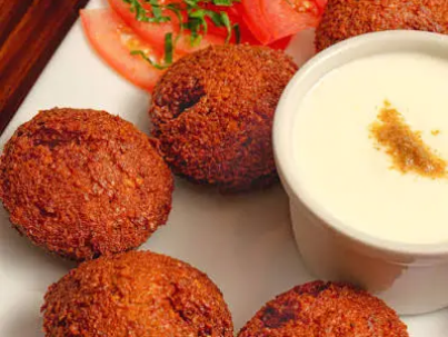Falafel keto de coliflor y sésamo