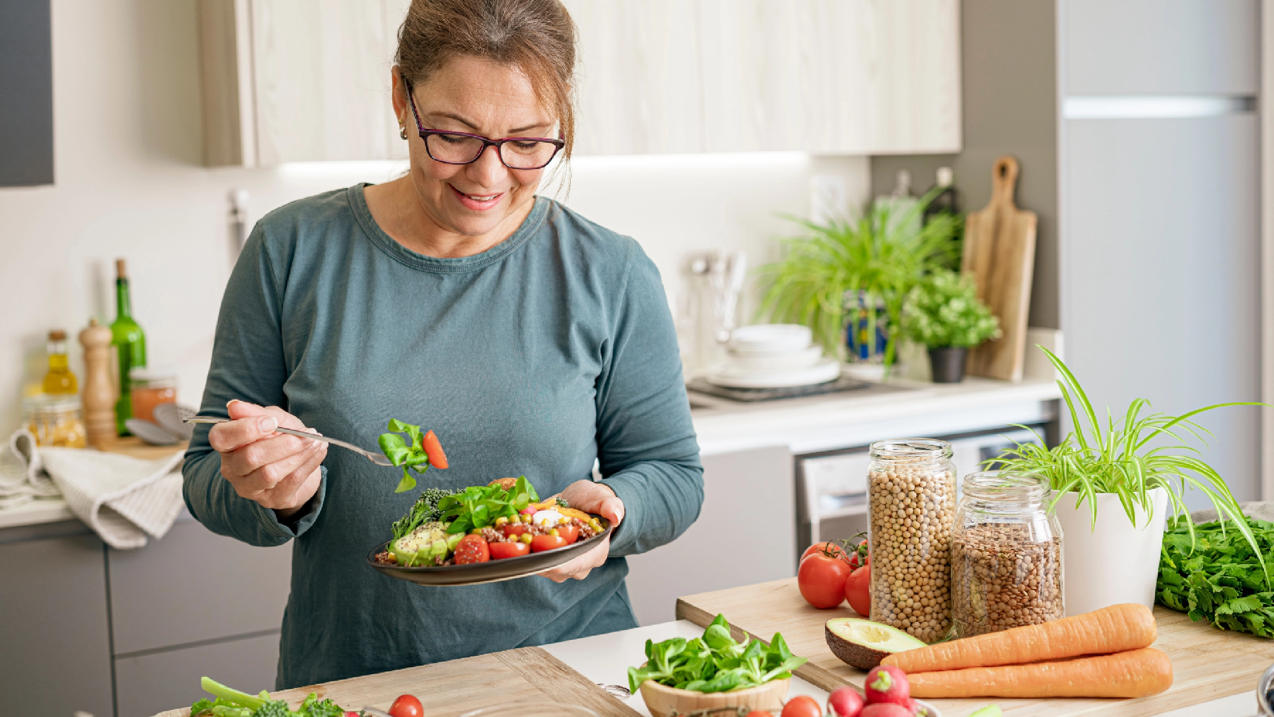 ¿Por qué necesitás masticar? La importancia de comer alimentos y no solo nutrientes
