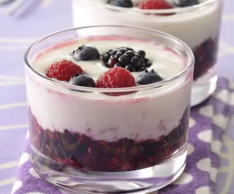 Mousse de ricota, limón y frutos rojos