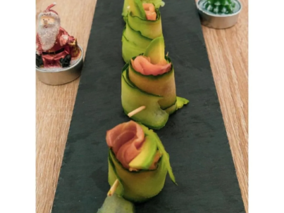 Rollitos de pepino con salmón y palta